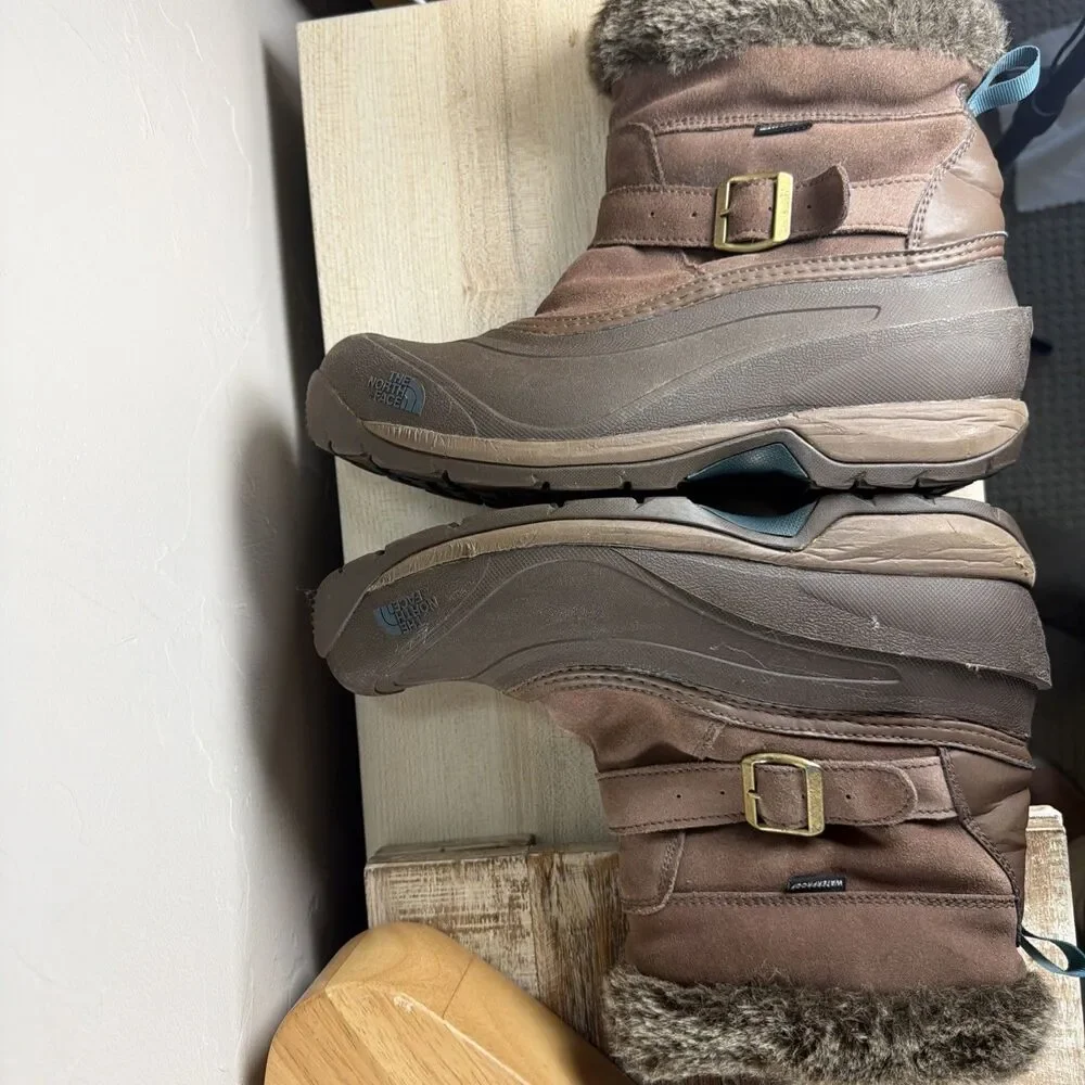 The North Face Winter Boots Faux Fur Chilkat Women’s Boots Size 10